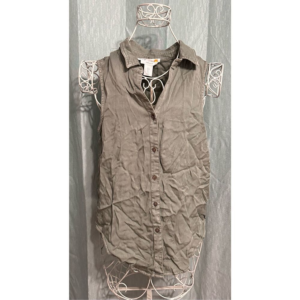 NEW WITH TAGS C&C California 100% LYOCELL  Button Sleeveless Top tan Size‎ small